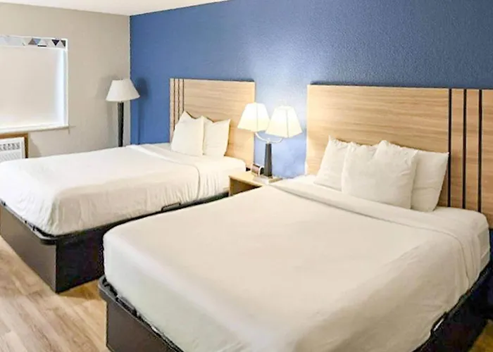 Baymont By Wyndham Ames Hotel